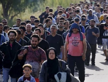Το Spiegel κατηγορεί την Αθήνα για «παράνομες» επαναπροωθήσεις προσφύγων που έτσι κι αλλιώς δεν γίνονται